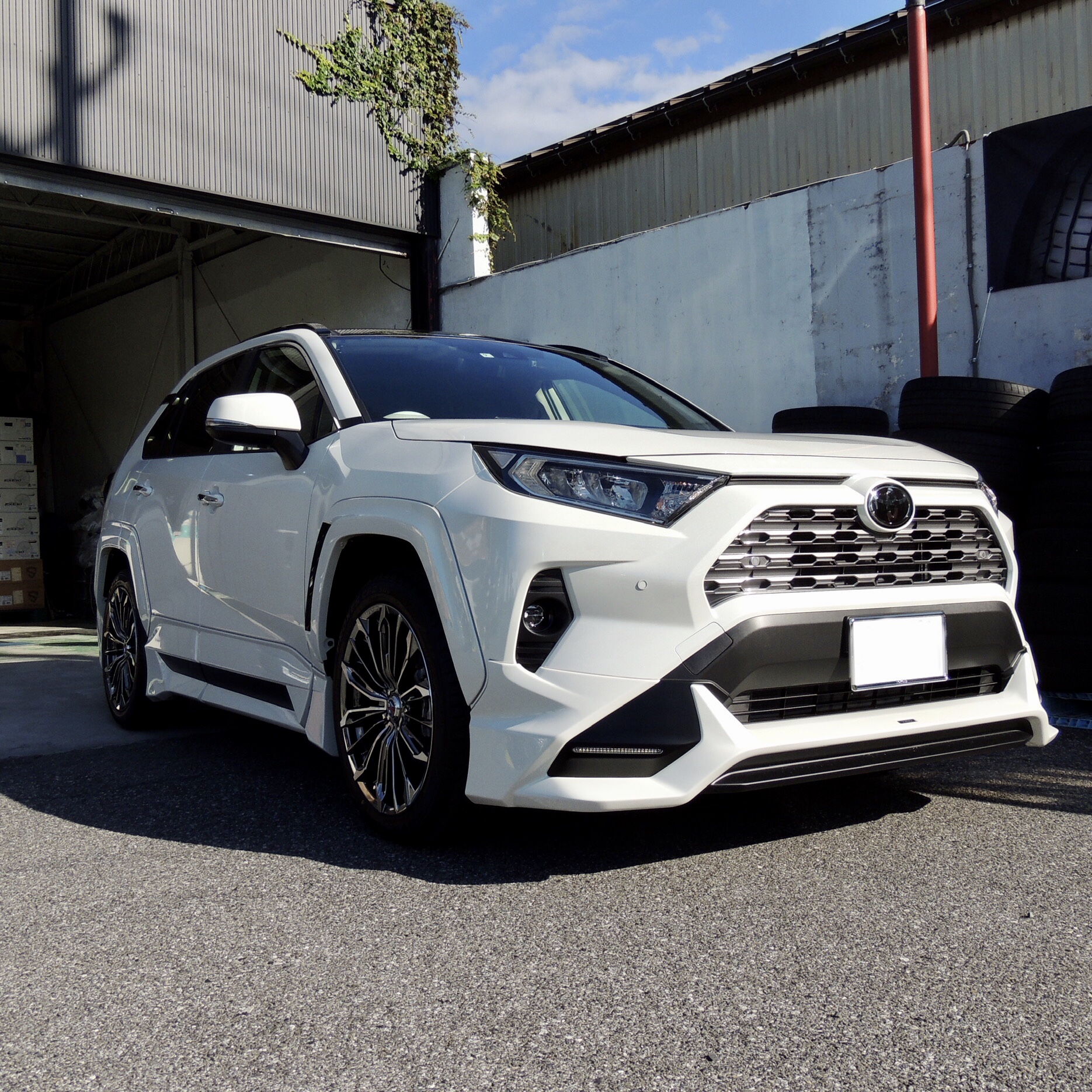 RAV4 × RAYS ベルサス トリアイナ | カーショップレンズは長浜市の 