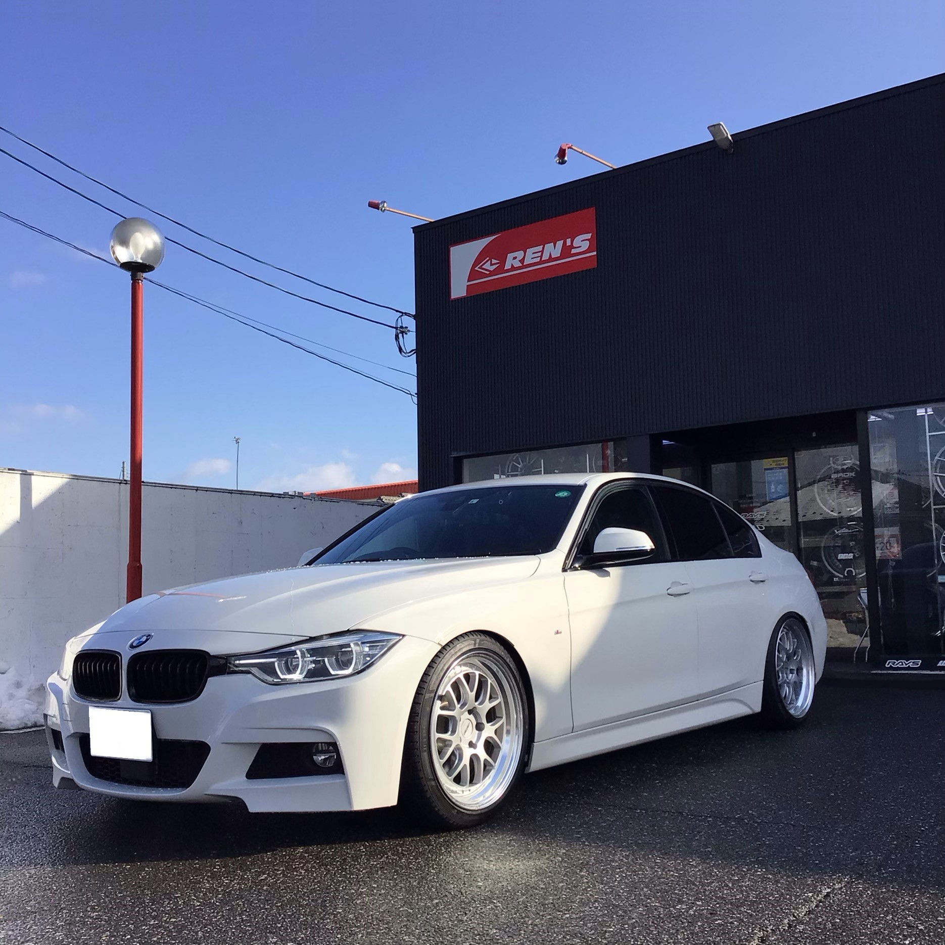 BMW F30 Mスポーツ×共豊コーポレーション AME シャレンVMX | カー