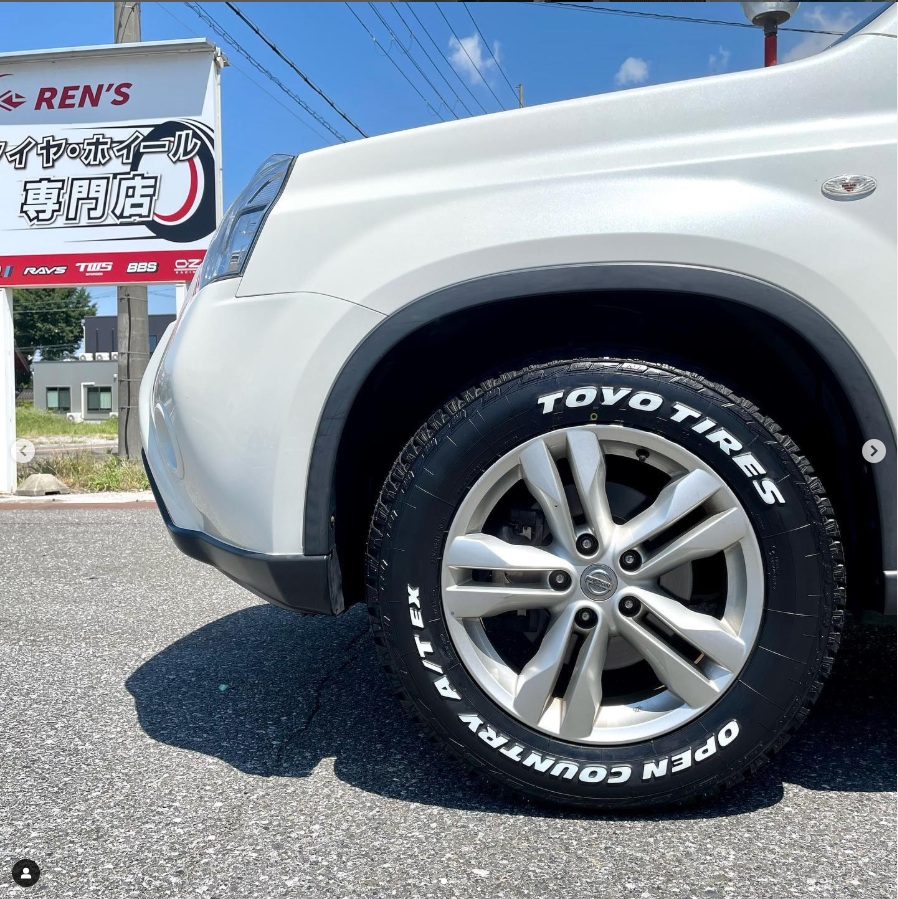 【取付対象】ハリアー エクストレイル 225/65R17 102H <br>トーヨー オープンカントリーA/T3 ホワイトレター <br>MID RMPレーシング R10 <br>クリスタルBK/リムポリッシュ+レッド <br>17インチ 7.0J 5H114.3 <br>サマータイヤホイールセット <br>
