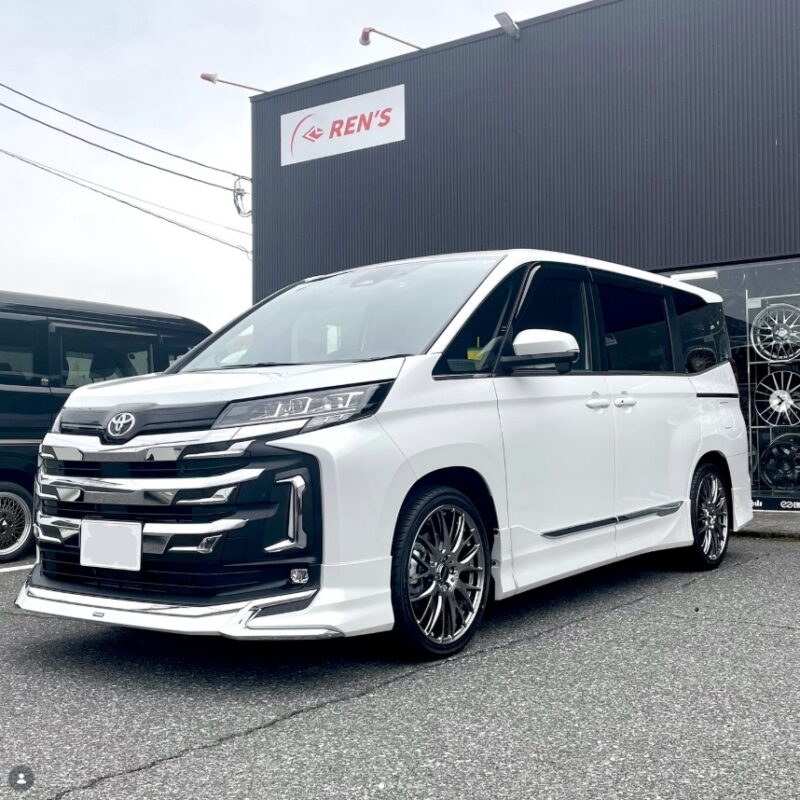 トヨタ ノア　×　RAYS ホムラ2×9PLUS