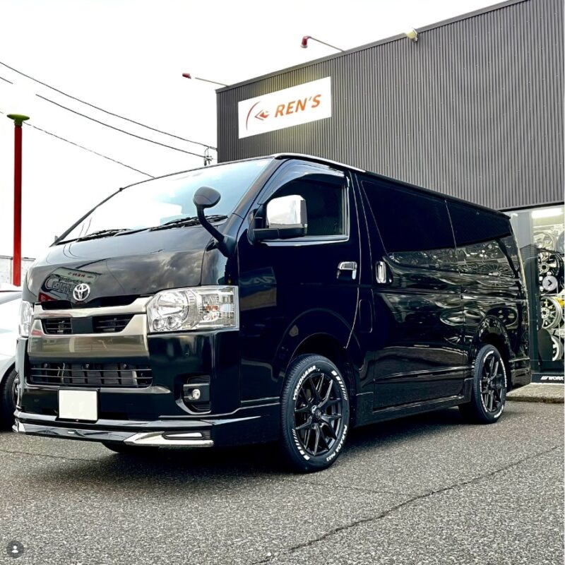 トヨタ ハイエース × MID ナイトロパワー M62 トマホーク